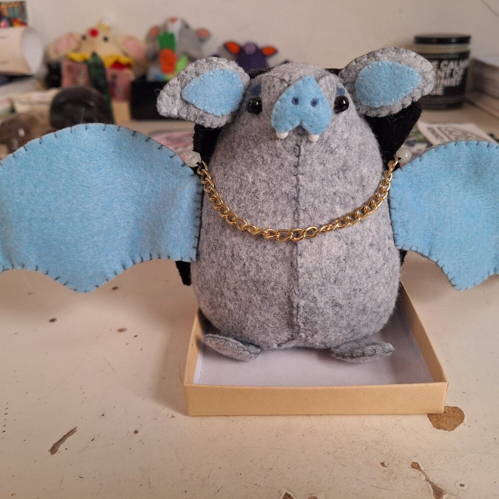 Roderick the vampire bat - Picture 2 of 3